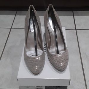 NEW Alfani heels size 9.5 low heel